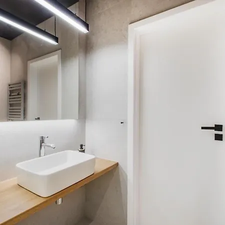 Legionów 66 Centrum Parking Klimatyzacja, Atlas Arena, Zoo, Aquapark Łódź