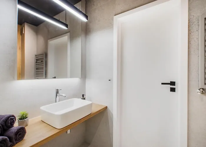 Legionow 66 Centrum Parking Klimatyzacja, Atlas Arena, Zoo, Aquapark Łódź